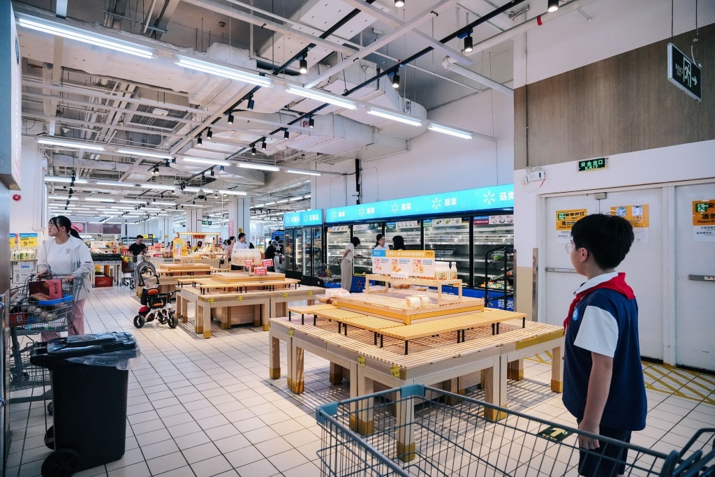 Siêu bão Ragasa lớn hơn cả tỉnh Quảng Đông, Trung Quốc căng thẳng - Ảnh 5