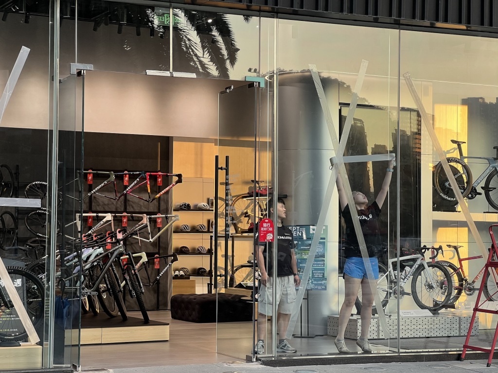 Siêu bão Ragasa lớn hơn cả tỉnh Quảng Đông, Trung Quốc căng thẳng - Ảnh 1