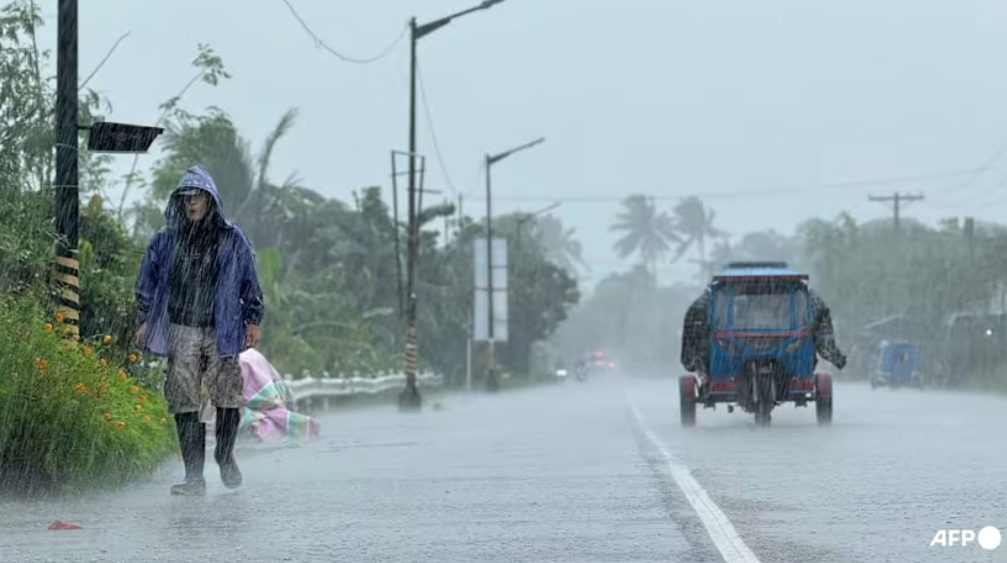 Philippines và Hong Kong (Trung Quốc) khẩn cấp ứng phó siêu bão Ragasa - Ảnh 2
