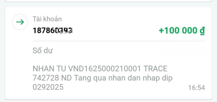 Nhiều ngân hàng chi trả hơn 1.100 tỉ đồng quà tặng 100.000 đồng cho người dân - Ảnh 2