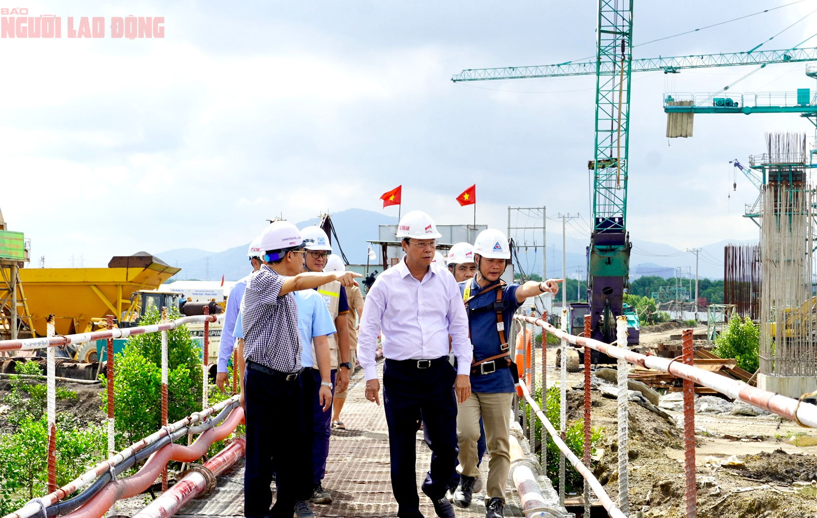 Hình ảnh căng bó cáp dây văng cầu Phước An có nhịp lớn nhất châu Á - Ảnh 2