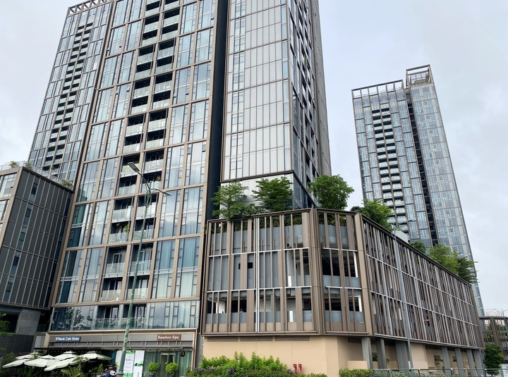 Môi giới bất động sản ở TP.HCM khóc ròng vì tháng 'cô hồn' - Ảnh 1