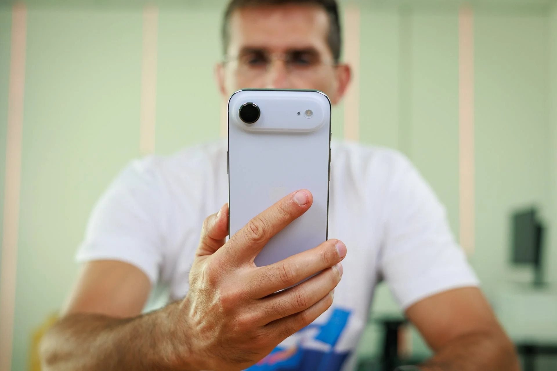 Đánh giá thật lòng về iPhone Air giá 30 triệu: Đẹp đấy, chất đấy, nhưng "bà để bà ngửi chứ bà đừng mua" - Ảnh 3