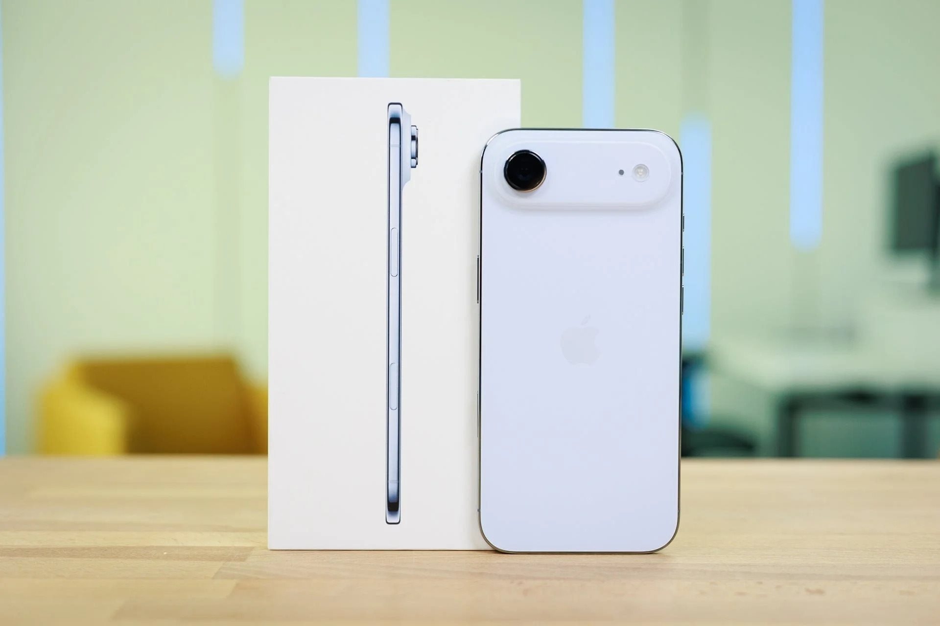 Đánh giá thật lòng về iPhone Air giá 30 triệu: Đẹp đấy, chất đấy, nhưng "bà để bà ngửi chứ bà đừng mua" - Ảnh 4