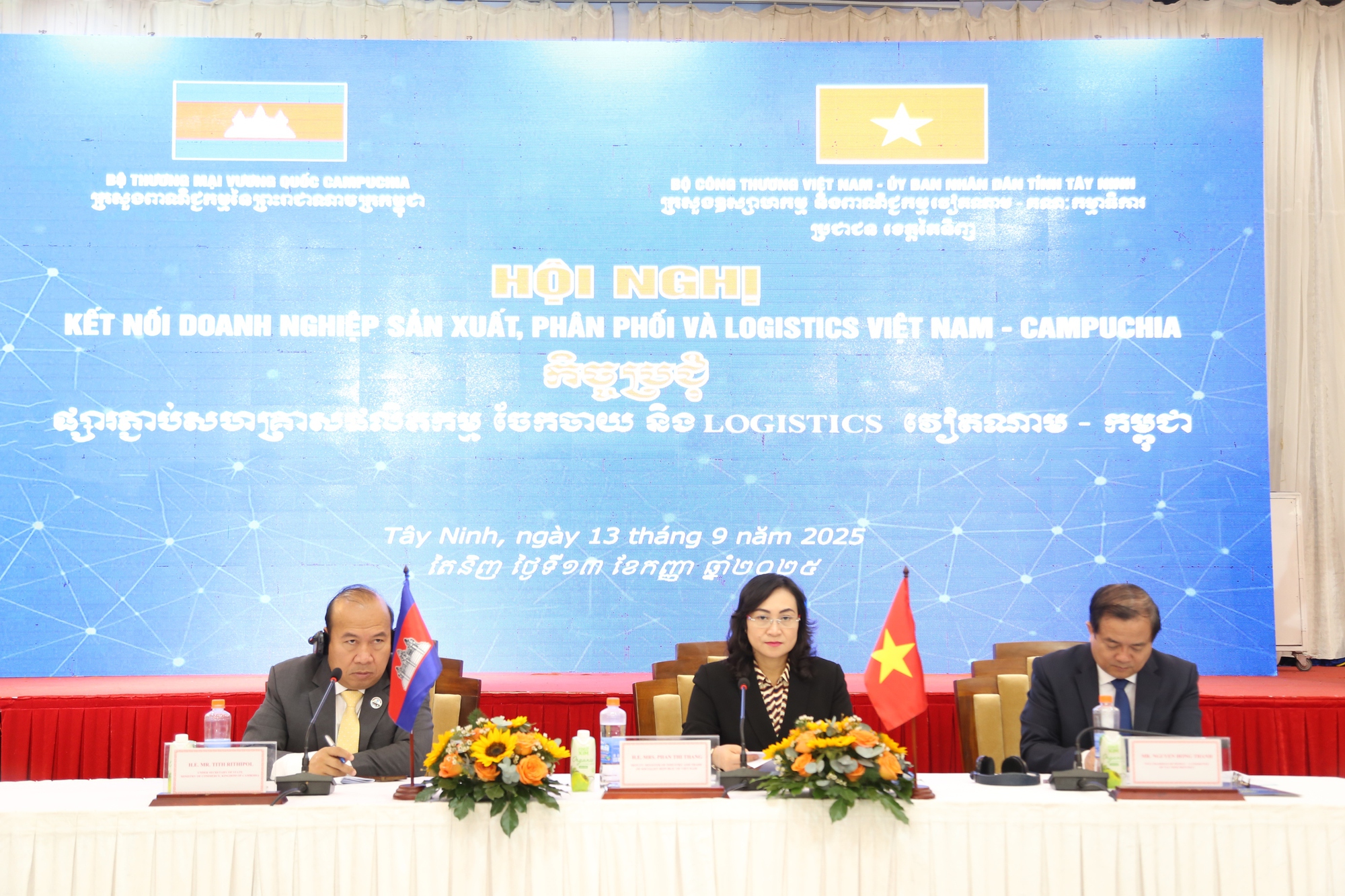 Đặt mục tiêu 20 tỉ USD kim ngạch thương mại song phương Việt Nam - Campuchia - Ảnh 1