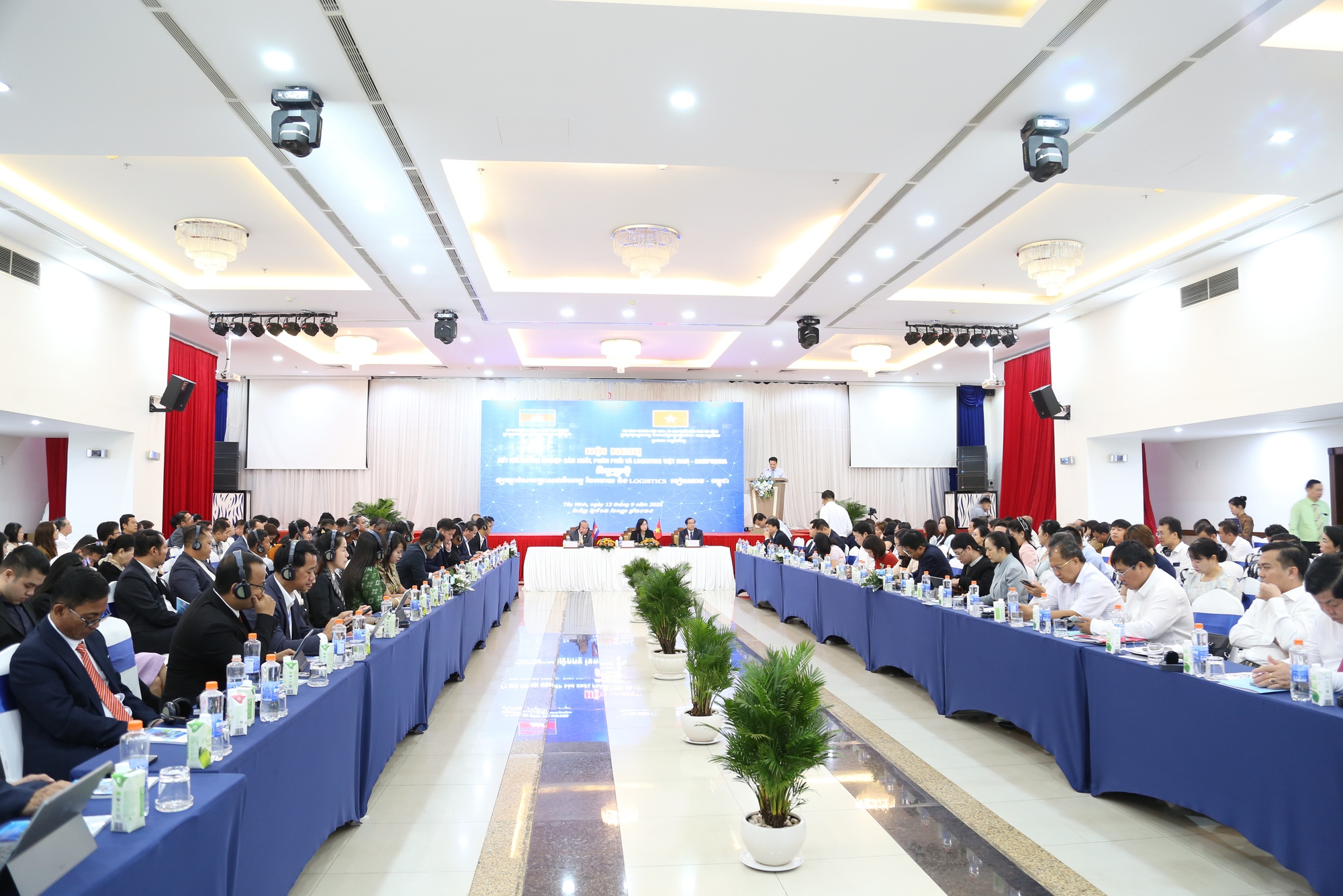 Đặt mục tiêu 20 tỉ USD kim ngạch thương mại song phương Việt Nam - Campuchia - Ảnh 2