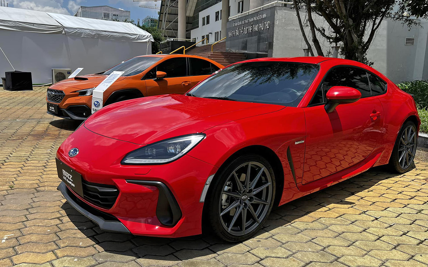 Cường đô la 'tậu' Subaru BRZ số sàn, dân mạng đùa: ‘May có bộ tem mới phân biệt được đâu là xe mới mua’ - Ảnh 4