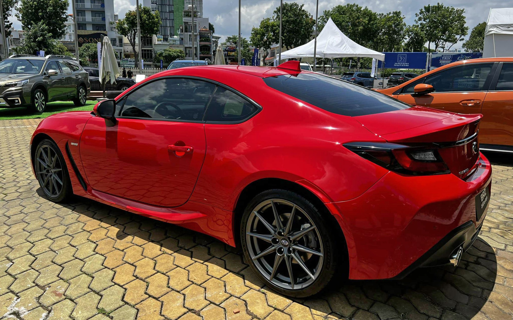 Nhìn so sánh này mới thấy chơi Subaru BRZ giá hơn 1,4 tỷ đồng ở Việt Nam còn ‘quá rẻ’ so với xe thể thao khác - Ảnh 3
