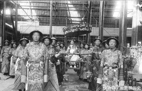 7 ảnh hiếm thời cuối nhà Thanh hé lộ nhiệm vụ đặc biệt, không phải hầu hạ của thái giám: Khác xa phim ảnh - Ảnh 1