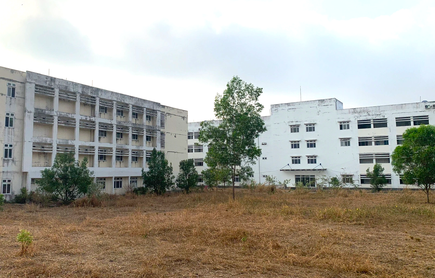 Cận cảnh bệnh viện 250 tỷ đồng tại TPHCM bị bỏ hoang nhiều năm - Ảnh 5