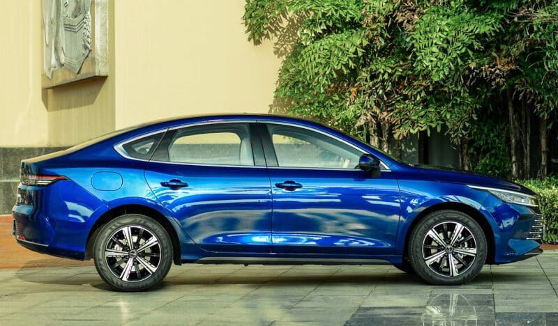 Lộ ảnh BYD 05 tại Việt Nam: Sedan cỡ C dùng động cơ plug-in hybrid, chạy 120km không cần xăng - Ảnh 2