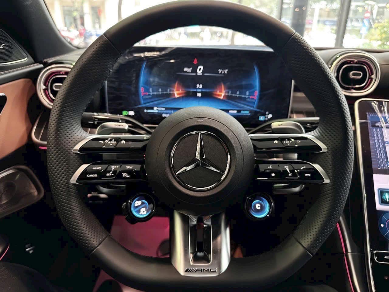 Mercedes-AMG C 43 giảm giá kỷ lục còn dưới 2 tỷ đồng tại đại lý: Máy khủng nhưng 'rẻ' ngang bản thường, gián tiếp làm khó Civic Type R - Ảnh 3