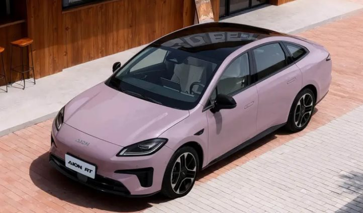 ‘Toyota Camry’ phiên bản Trung Quốc ra mắt bản nâng cấp tại quê nhà: Giá khởi điểm hơn 300 triệu đồng, phạm vi hoạt động 650 km - Ảnh 1