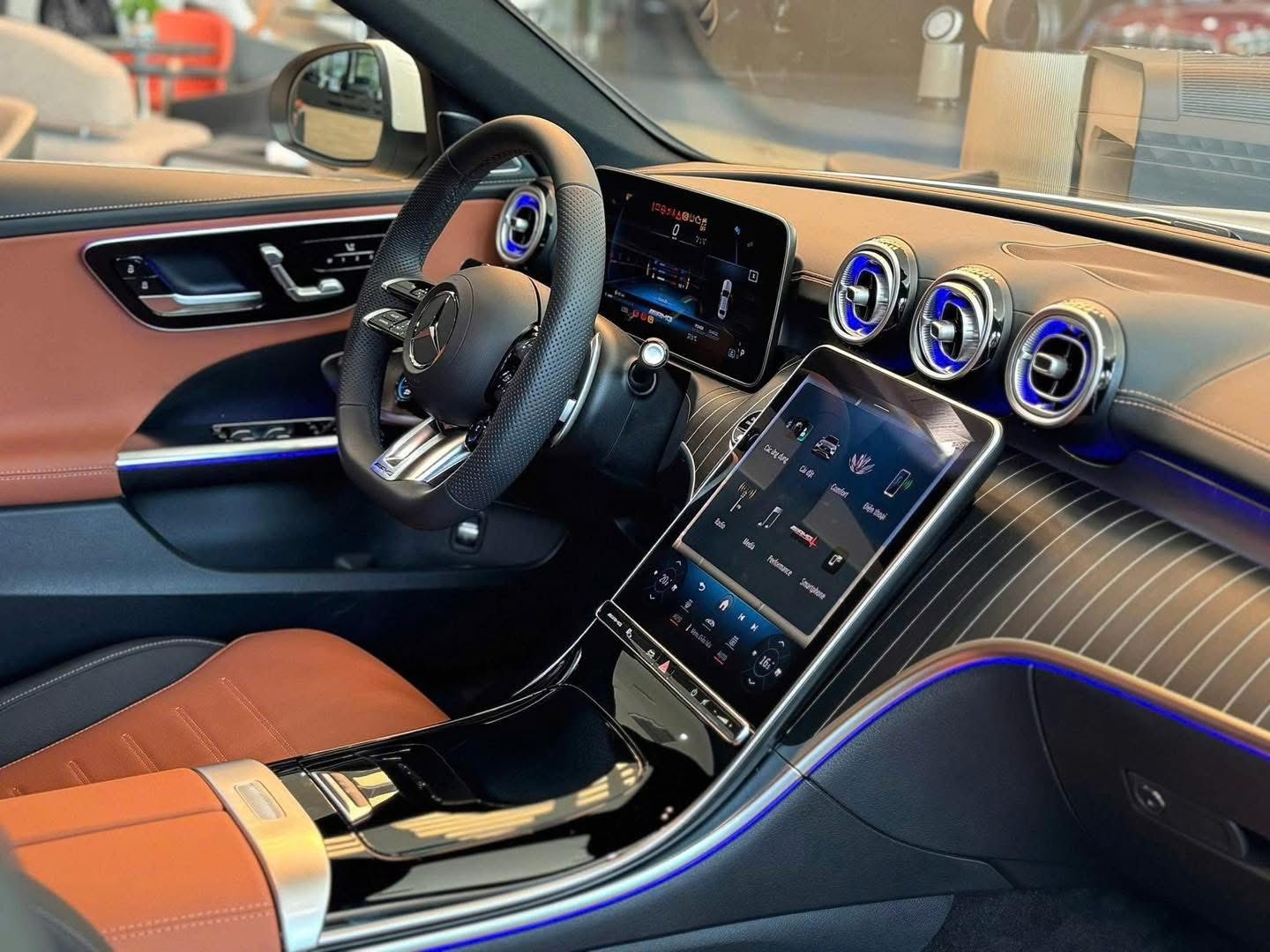 Mercedes-AMG C 43 giảm giá kỷ lục còn dưới 2 tỷ đồng tại đại lý: Máy khủng nhưng 'rẻ' ngang bản thường, gián tiếp làm khó Civic Type R - Ảnh 10