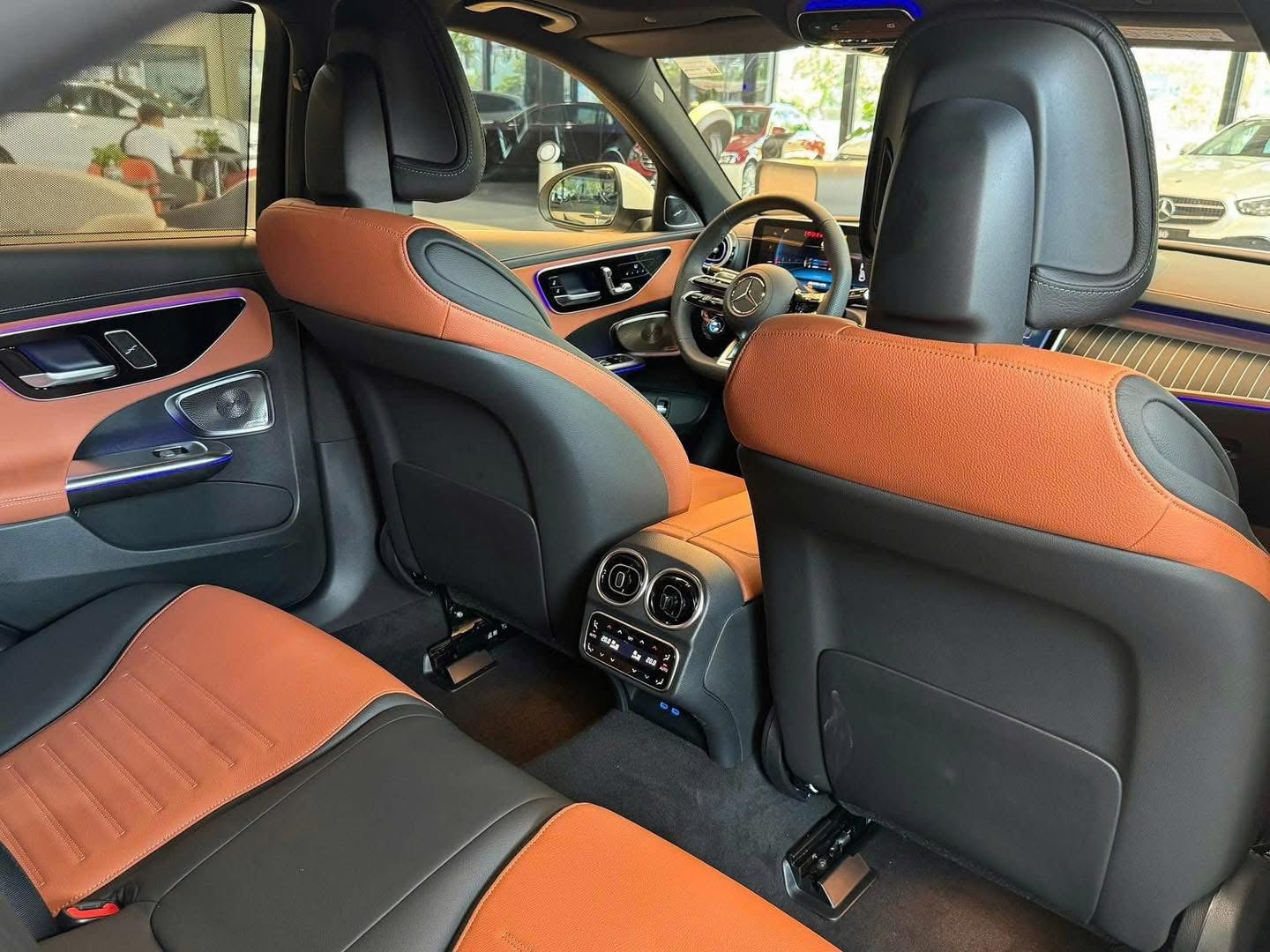 Mercedes-AMG C 43 giảm giá kỷ lục còn dưới 2 tỷ đồng tại đại lý: Máy khủng nhưng 'rẻ' ngang bản thường, gián tiếp làm khó Civic Type R - Ảnh 11