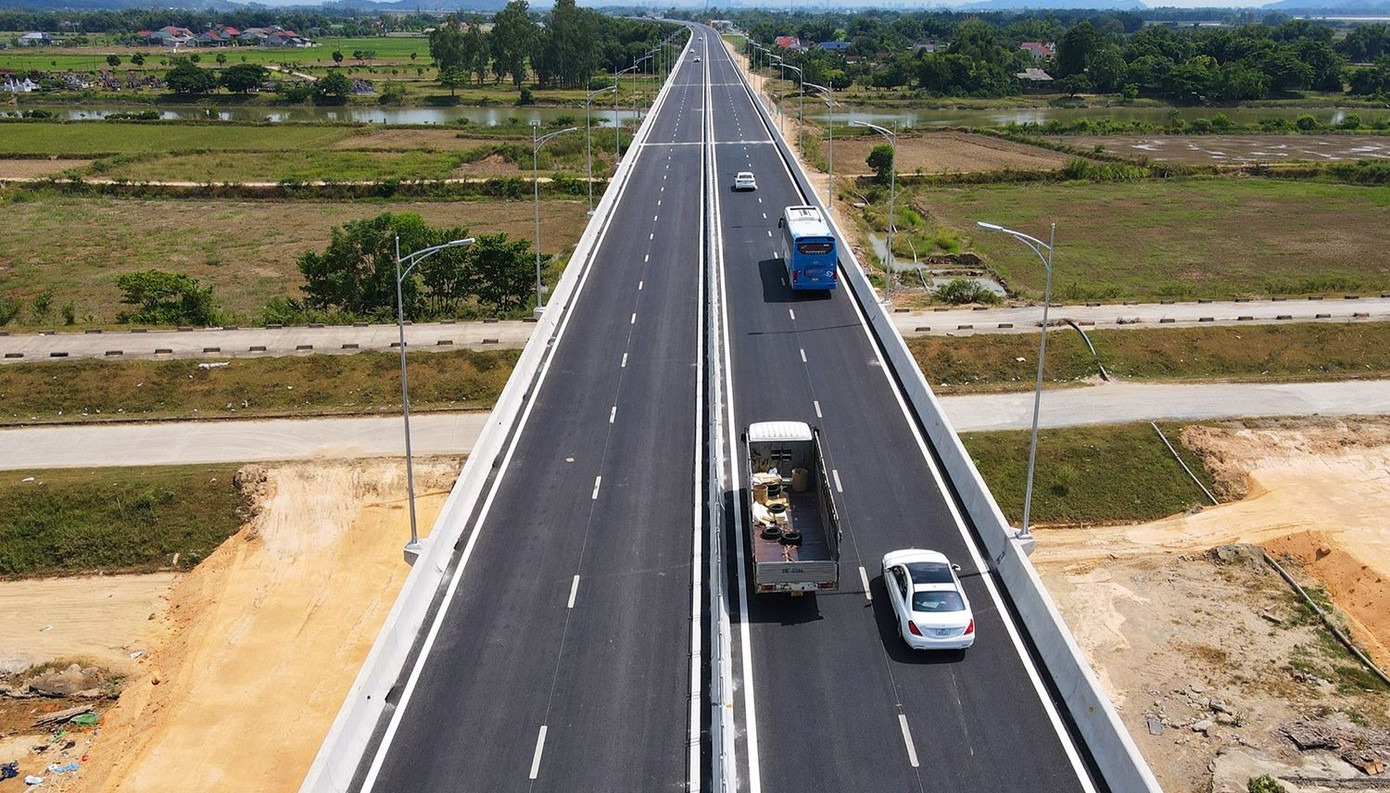 Người dân Hà Tĩnh, Quảng Trị đón tin vui: Sẽ hoàn thành 5 dự án thành phần cao tốc Bắc - Nam dài 259 km với tổng mức đầu tư 49.200 tỷ đồng trong năm nay - Ảnh 1