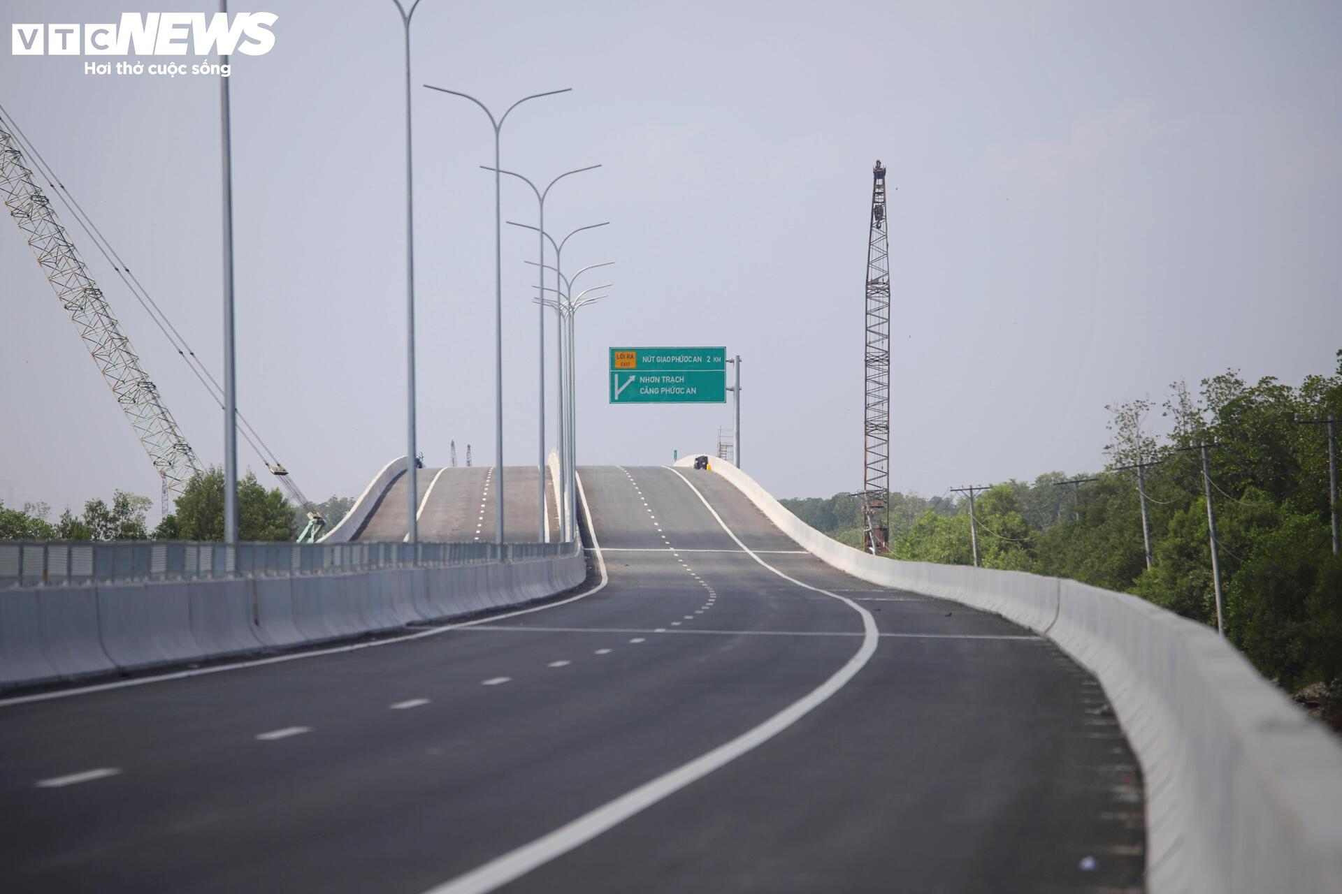 Khẩn trương thi công 'nút thắt' cuối cùng của cao tốc Bến Lức - Long Thành - Ảnh 16