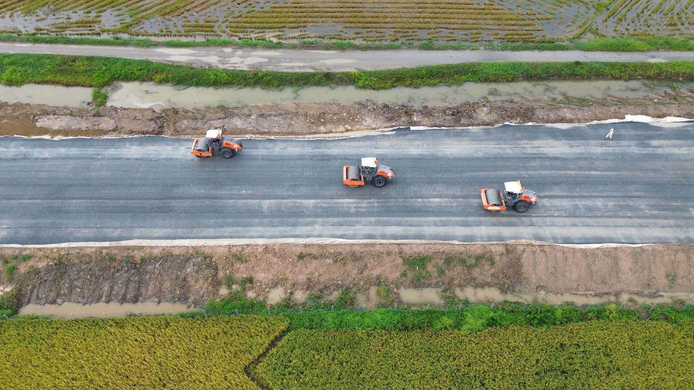 Gấp rút thi công 2 dự án cao tốc trục dọc, trục ngang ở miền Tây - Ảnh 5