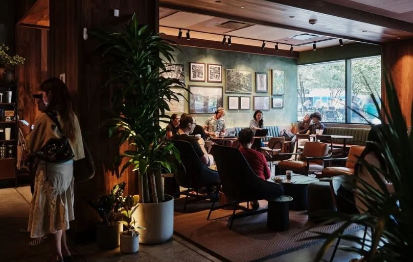 Starbucks mở chiến dịch tái sinh 'Back to Starbucks': 4 phút đã pha xong đồ uống, 95% đơn online giao đúng giờ - Ảnh 1