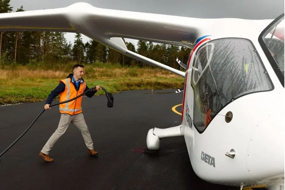 Thủ phủ 90% ô tô điện tiếp tục tham vọng bá chủ ngành hàng không điện, hiện đang thử nghiệm 1 dòng máy bay không tưởng - Ảnh 2