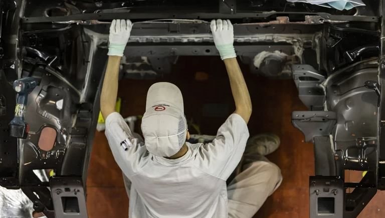 Ngành xe điện gặp thách thức chưa từng có: 30.000 việc làm biến mất, loạt 'đại bàng' trăm tuổi, startup chật vật tồn tại - Ảnh 1