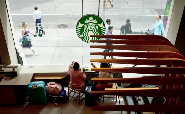 Chưa từng có trong lịch sử Starbucks: 200.000 nhân viên được tái cải tổ bài bản từ câu chào, 4 phút đã pha xong đồ uống, 95% đơn online giao đúng hẹn - Ảnh 3