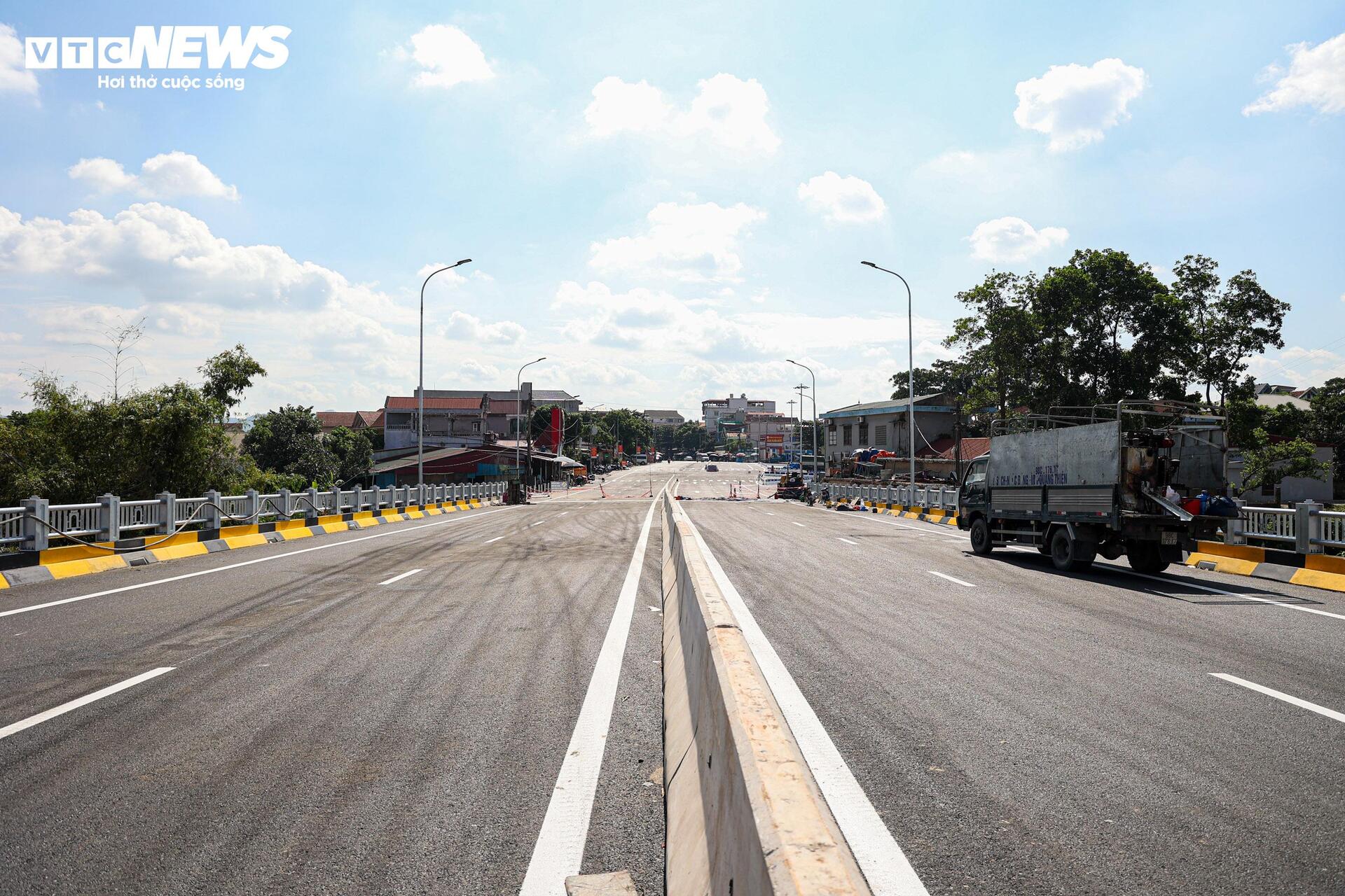 Diện mạo cầu Phong Châu nối hai bờ sông Hồng trước ngày thông xe - Ảnh 7