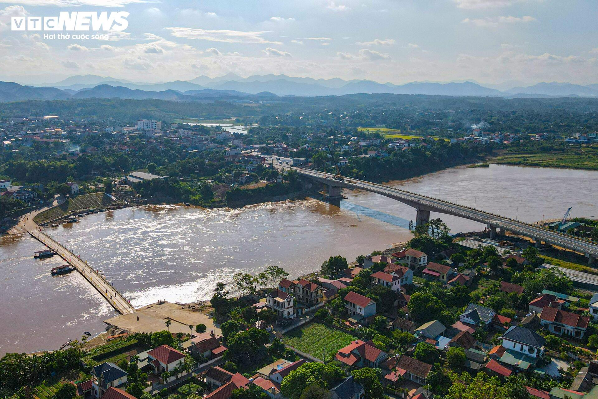 Diện mạo cầu Phong Châu nối hai bờ sông Hồng trước ngày thông xe - Ảnh 23
