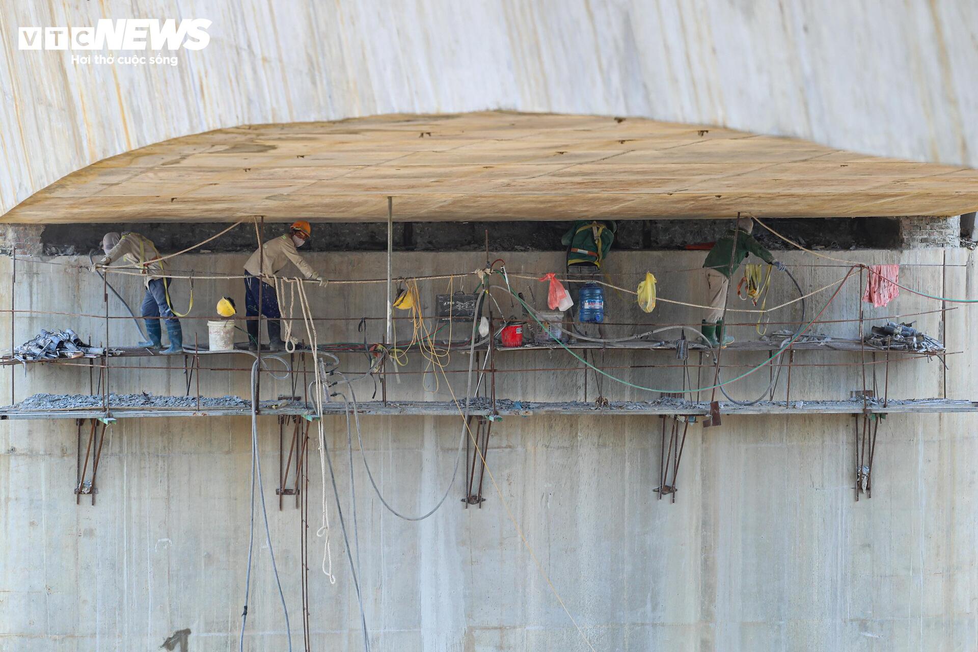 Diện mạo cầu Phong Châu nối hai bờ sông Hồng trước ngày thông xe - Ảnh 10