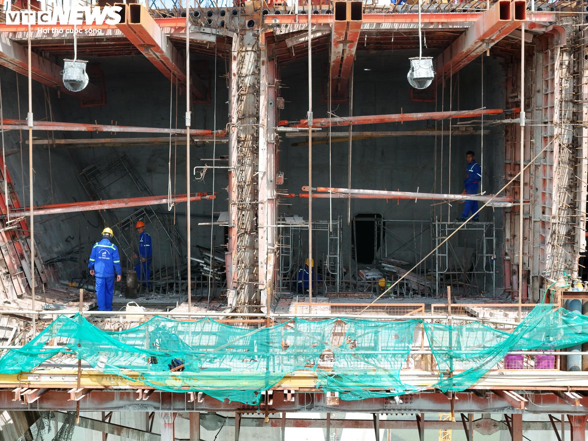 Cận cảnh công trường cầu gần 4.900 tỷ nối TP.HCM với Đồng Nai - Ảnh 6