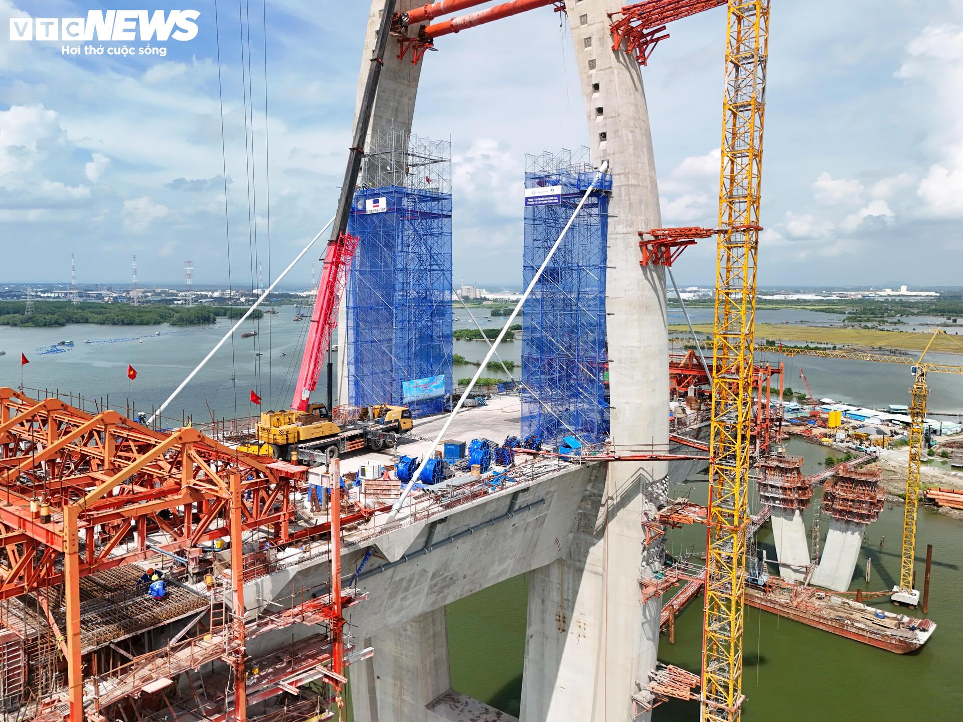 Cận cảnh công trường cầu gần 4.900 tỷ nối TP.HCM với Đồng Nai - Ảnh 5