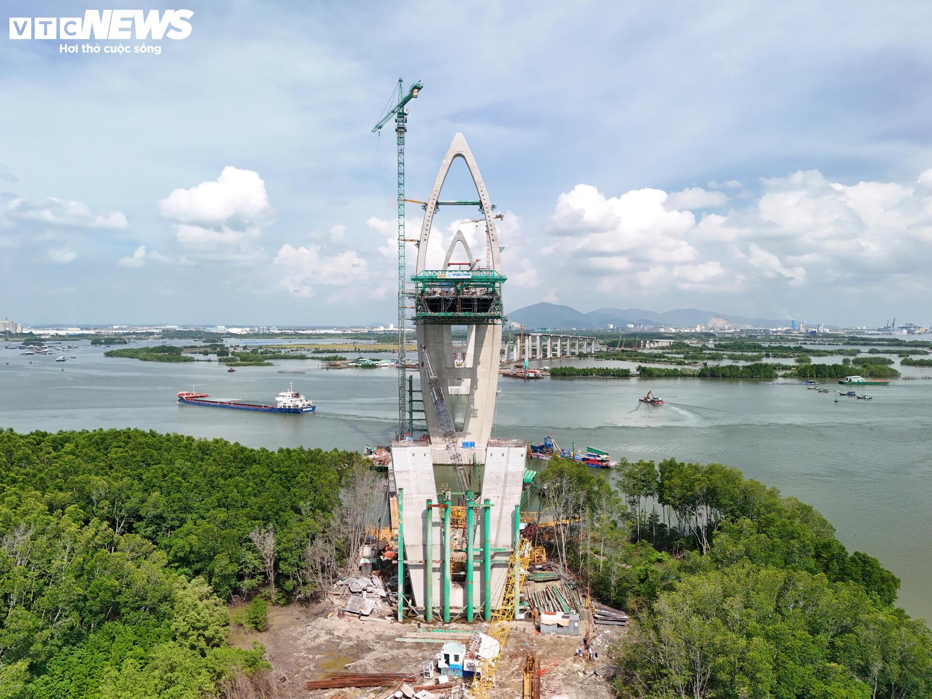 Cận cảnh công trường cầu gần 4.900 tỷ nối TP.HCM với Đồng Nai - Ảnh 7