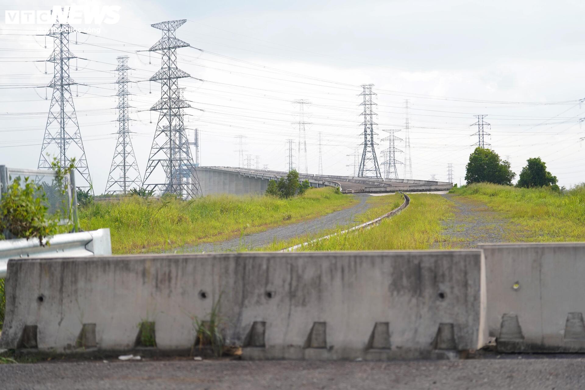 Khẩn trương thi công 'nút thắt' cuối cùng của cao tốc Bến Lức - Long Thành - Ảnh 12