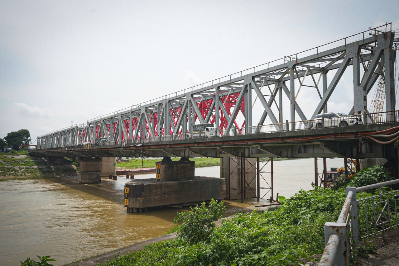 Lạ mắt kiến trúc cây cầu qua sông Đuống sắp về đích - Ảnh 7