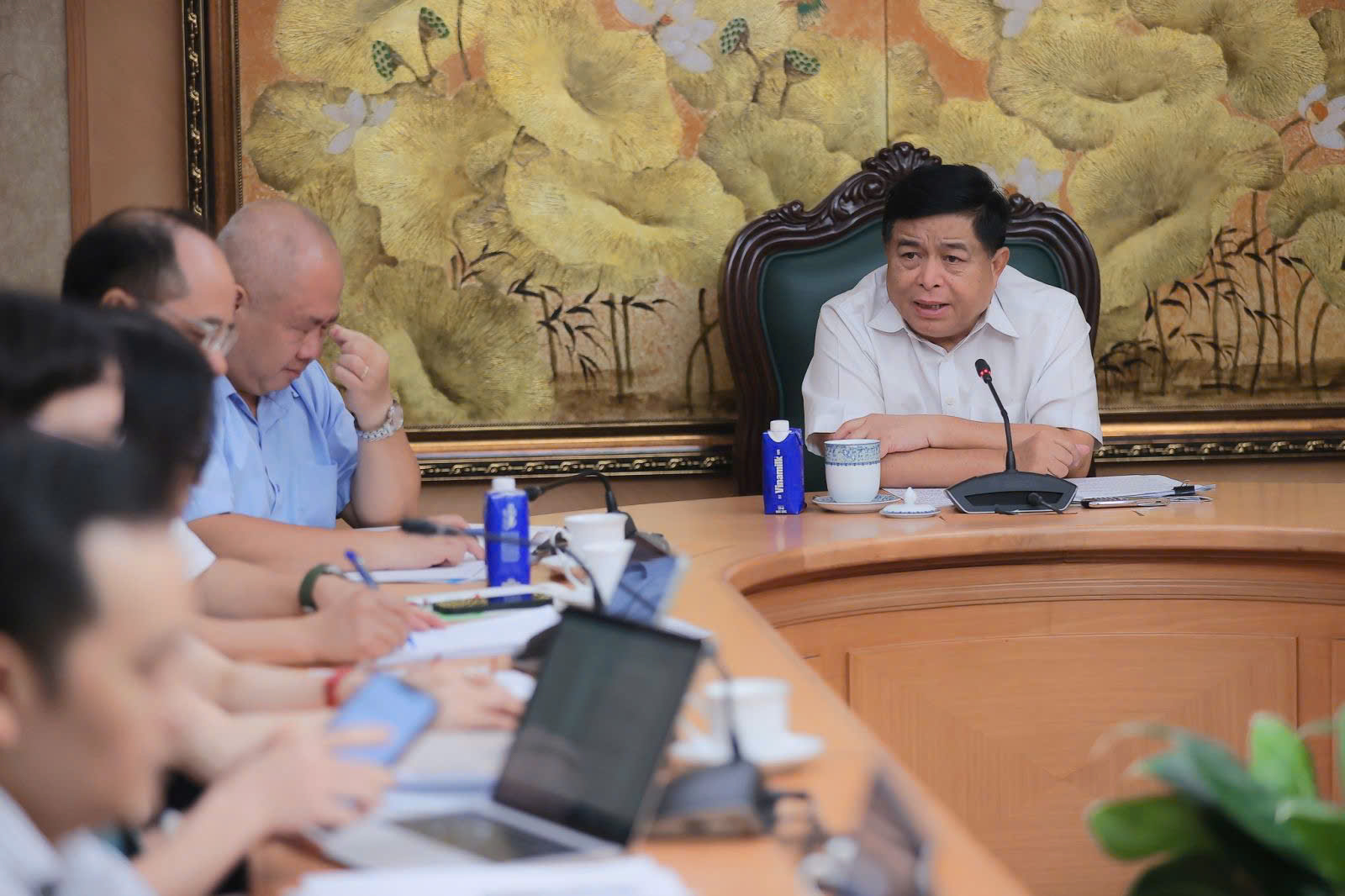 13.700 hộ kinh doanh đã bỏ thuế khoán, Phó Thủ tướng chỉ đạo tạo làn sóng lên doanh nghiệp - Ảnh 1