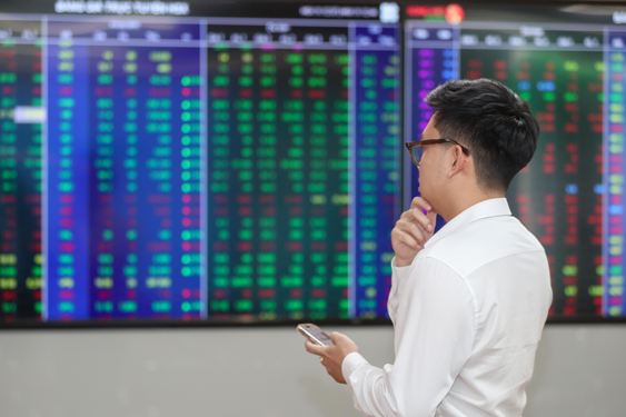 Chứng khoán bứt phá: Người vui vẻ, kẻ thở dài - Ảnh 1