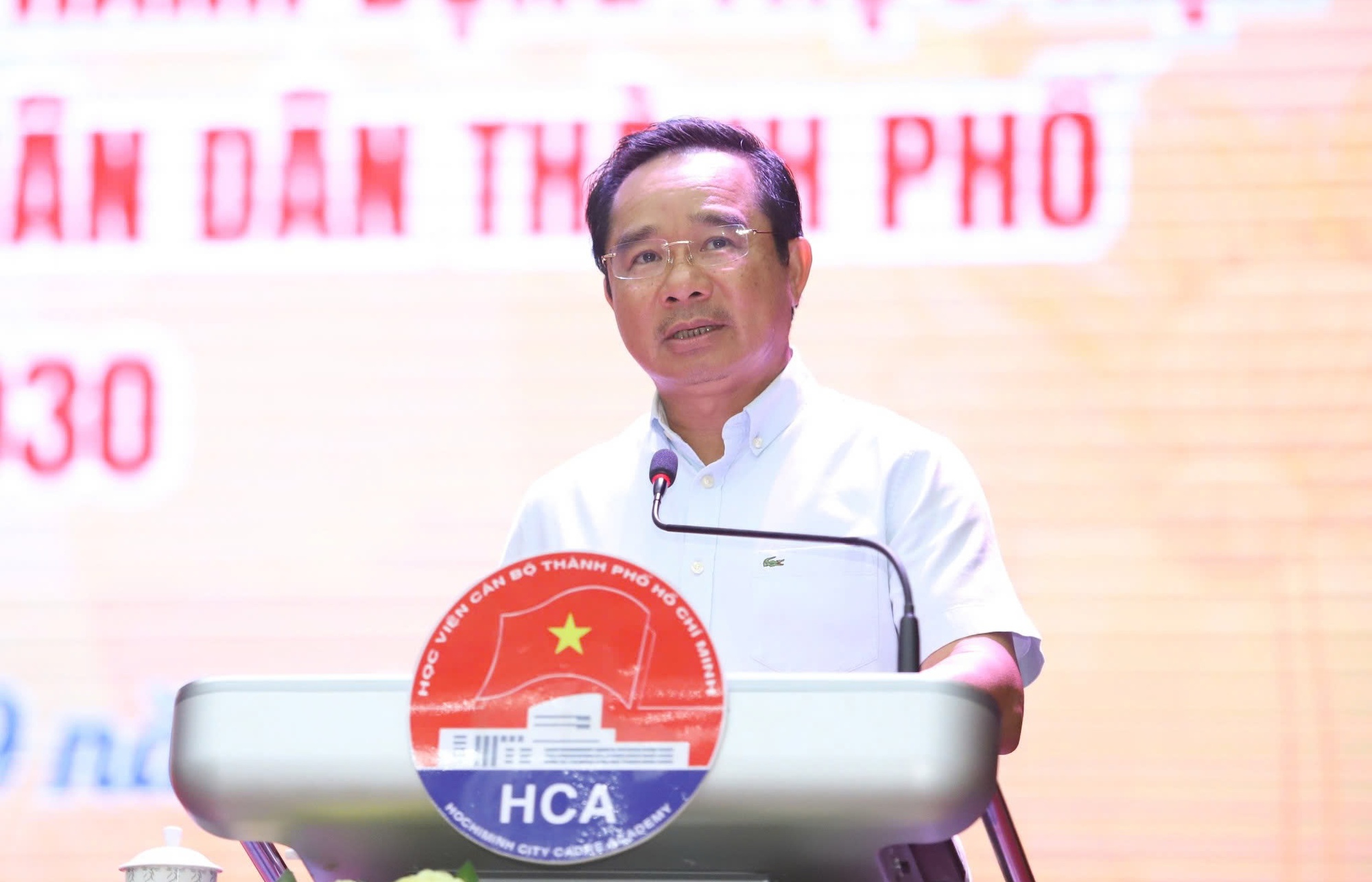 Chủ tịch UBND TP HCM: Giải phóng mặt bằng ì ạch, người đứng đầu xã, phường chịu trách nhiệm - Ảnh 1