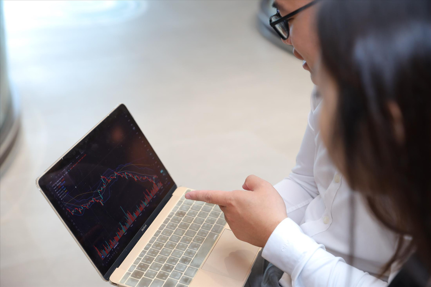 Tiền vào chứng khoán 'mất hút' - Ảnh 1