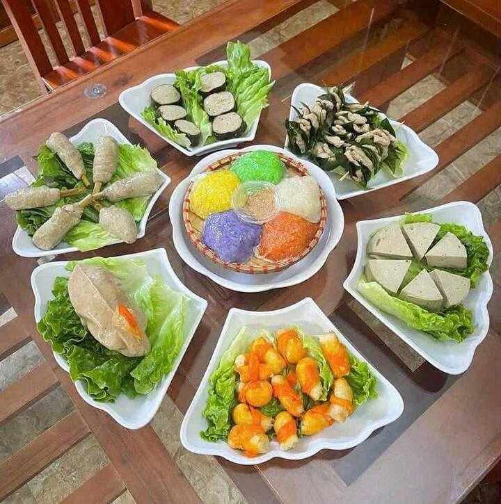 Giá mâm cỗ cúng Rằm tháng 7 đắt đỏ, bà nội trợ thắt chặt chi tiêu - Ảnh 2