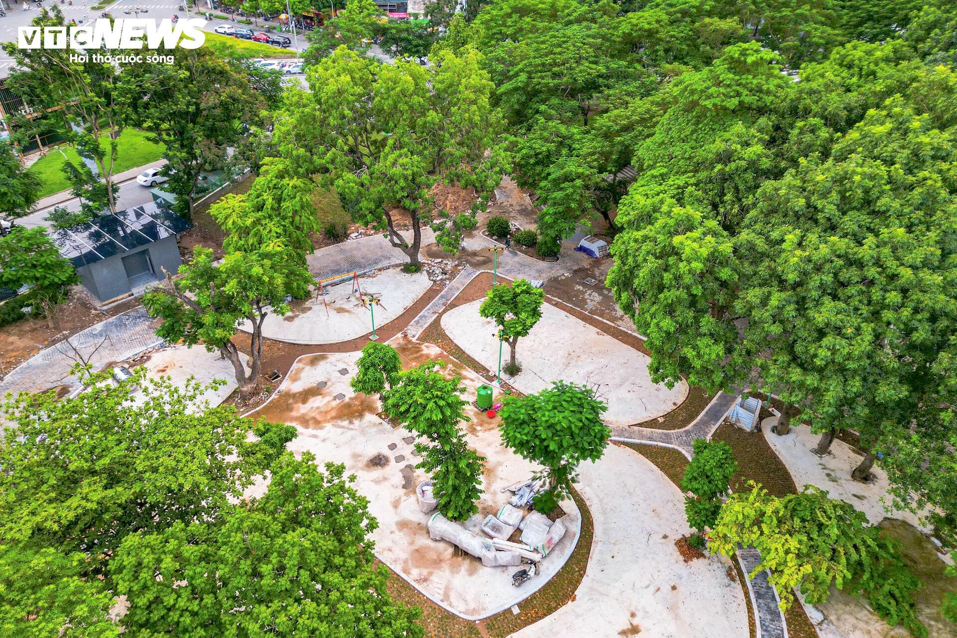 Hà Nội: Công viên Nghĩa Đô 'lột xác', xuất hiện cầu đi bộ hình cây đàn độc đáo - Ảnh 4