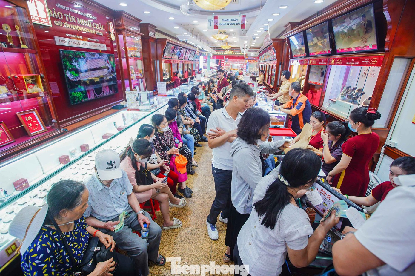 Có tiền không mua nổi vàng, tóm lại chuyện gì đang xảy ra? - Ảnh 3