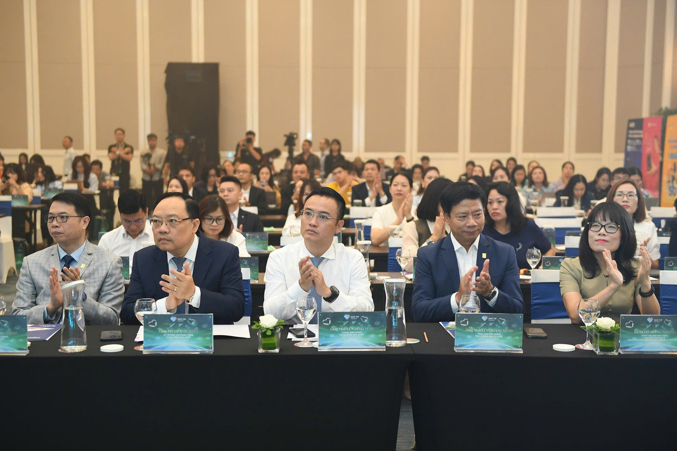 Một cú chạm nhưng gói gọn nỗ lực không ngừng nghỉ của các cơ quan quản lý, Ngân hàng, công ty công nghệ - Ảnh 2