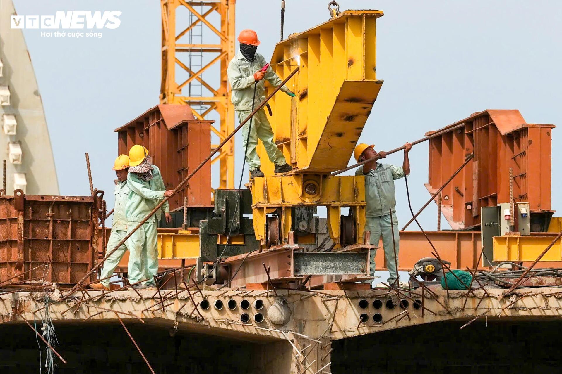 Lộ diện ‘dải lụa giao duyên’ bằng thép vắt qua sông Đuống - Ảnh 12