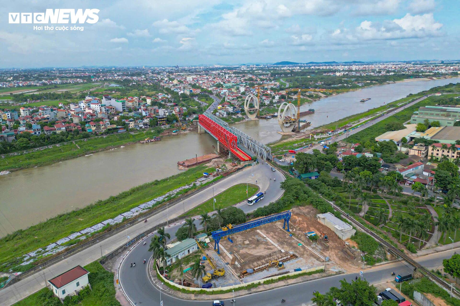 Lộ diện ‘dải lụa giao duyên’ bằng thép vắt qua sông Đuống - Ảnh 1