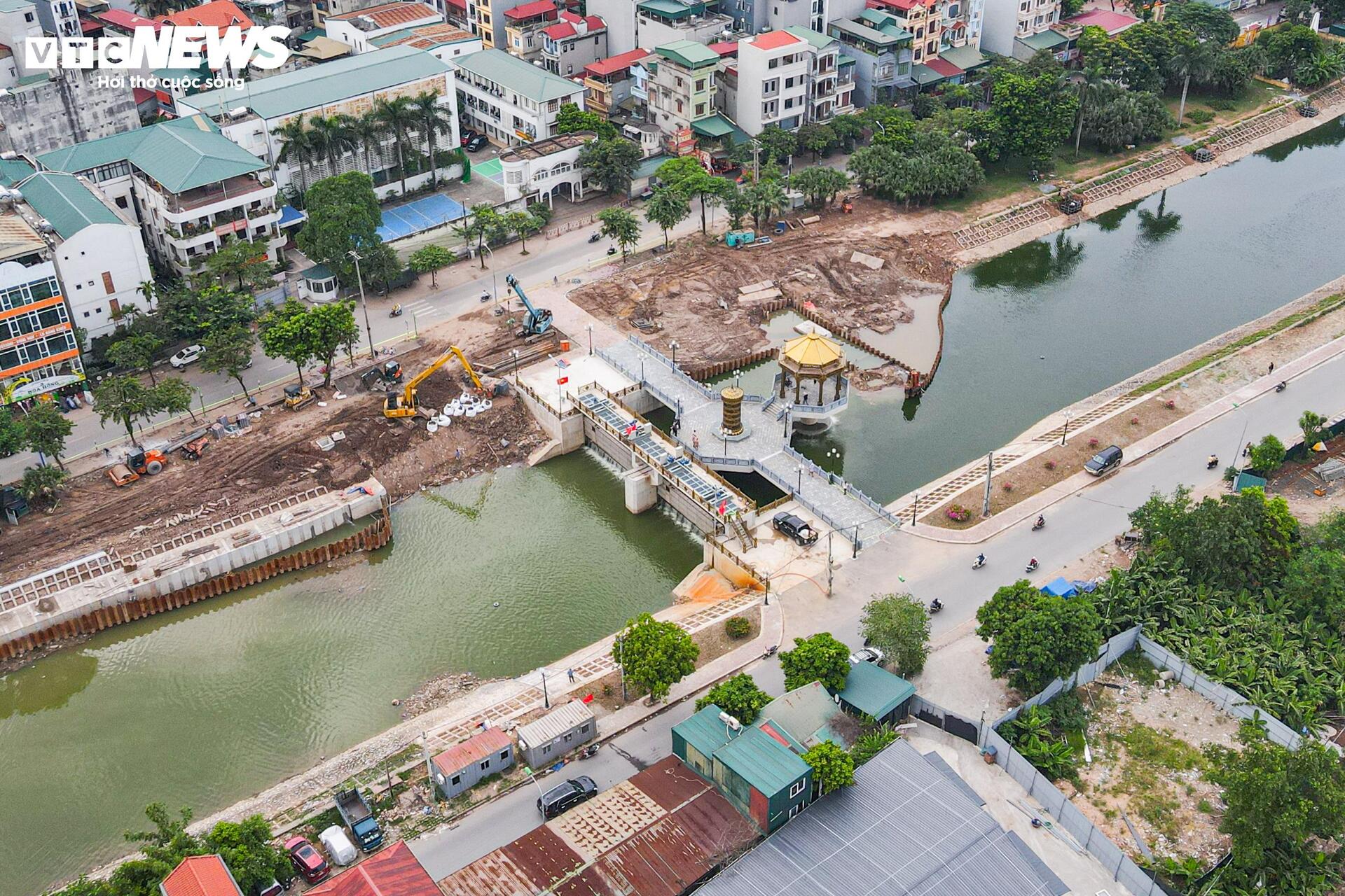 Đập dâng đầu tiên hoạt động, mang dòng nước xanh ‘hồi sinh’ sông Tô Lịch - Ảnh 8