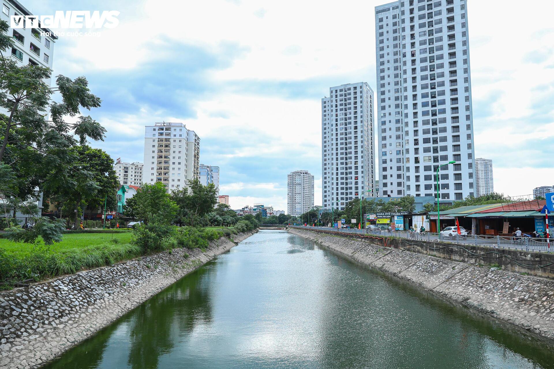 Đập dâng đầu tiên hoạt động, mang dòng nước xanh ‘hồi sinh’ sông Tô Lịch - Ảnh 11