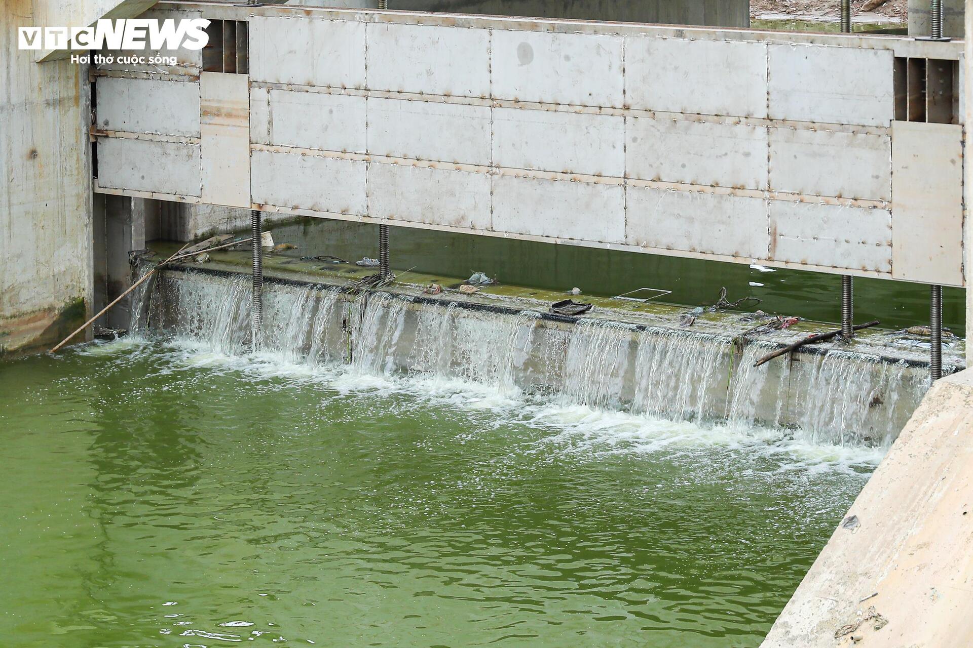 Đập dâng đầu tiên hoạt động, mang dòng nước xanh ‘hồi sinh’ sông Tô Lịch - Ảnh 3