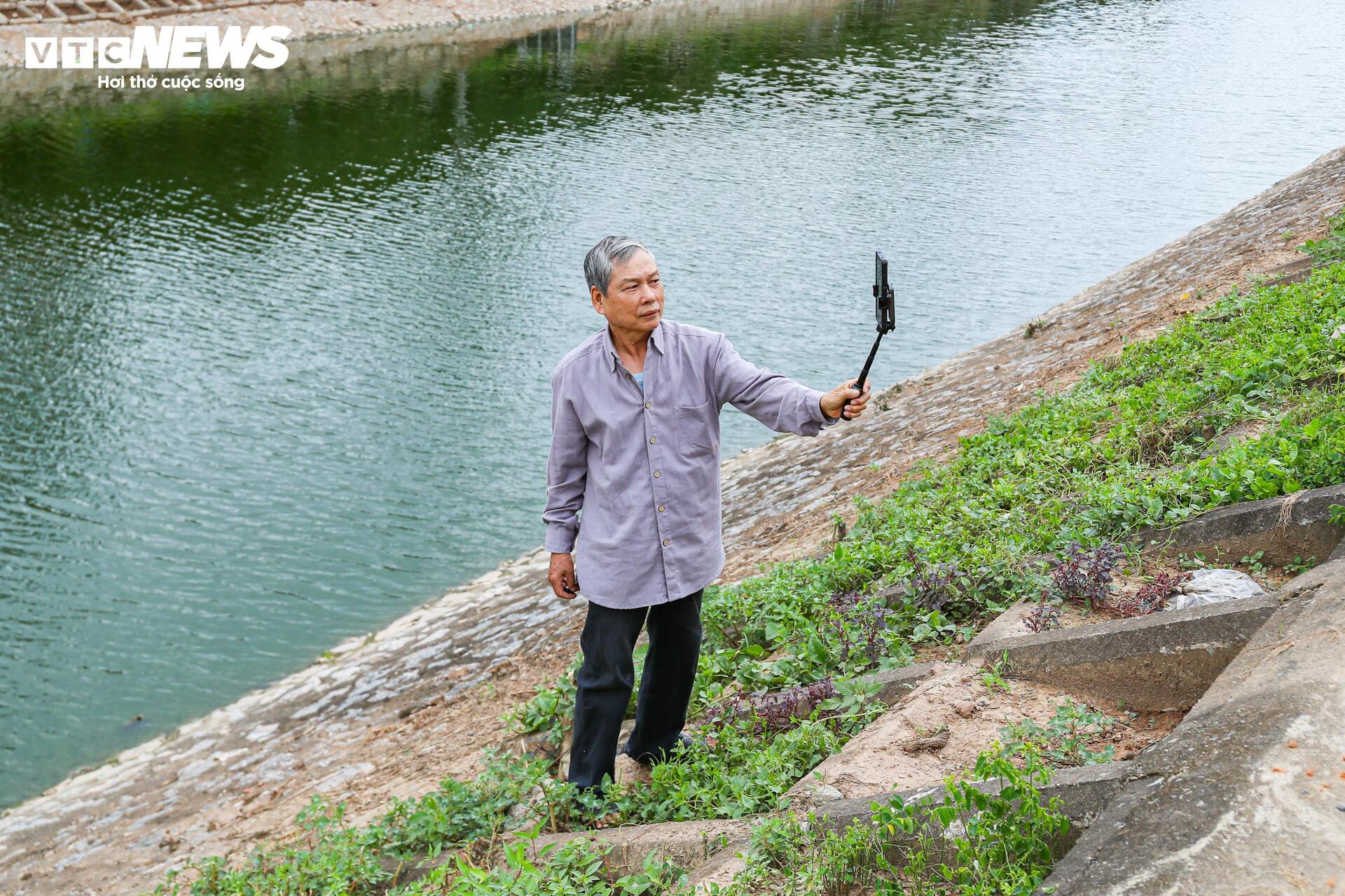 Đập dâng đầu tiên hoạt động, mang dòng nước xanh ‘hồi sinh’ sông Tô Lịch - Ảnh 13