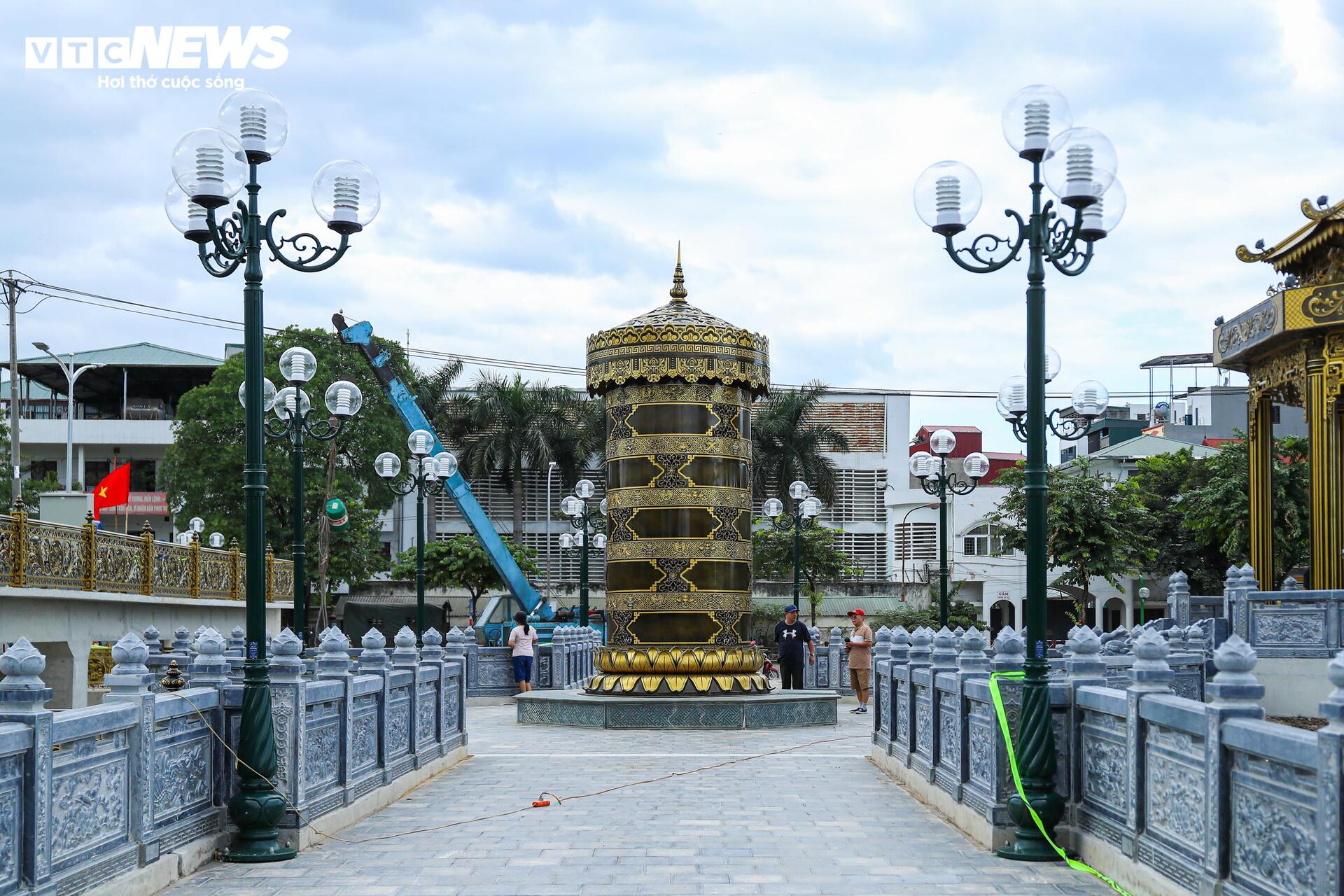 Đập dâng đầu tiên hoạt động, mang dòng nước xanh ‘hồi sinh’ sông Tô Lịch - Ảnh 9