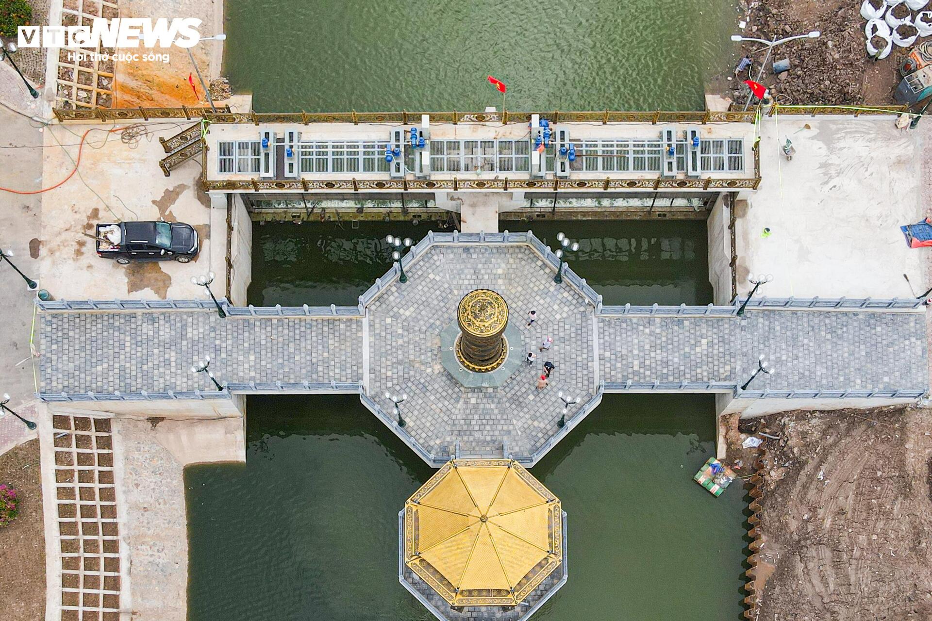 Đập dâng đầu tiên hoạt động, mang dòng nước xanh ‘hồi sinh’ sông Tô Lịch - Ảnh 4